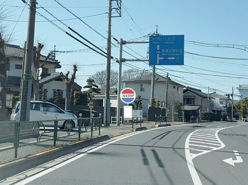 日野警察署前警察車両 入口横